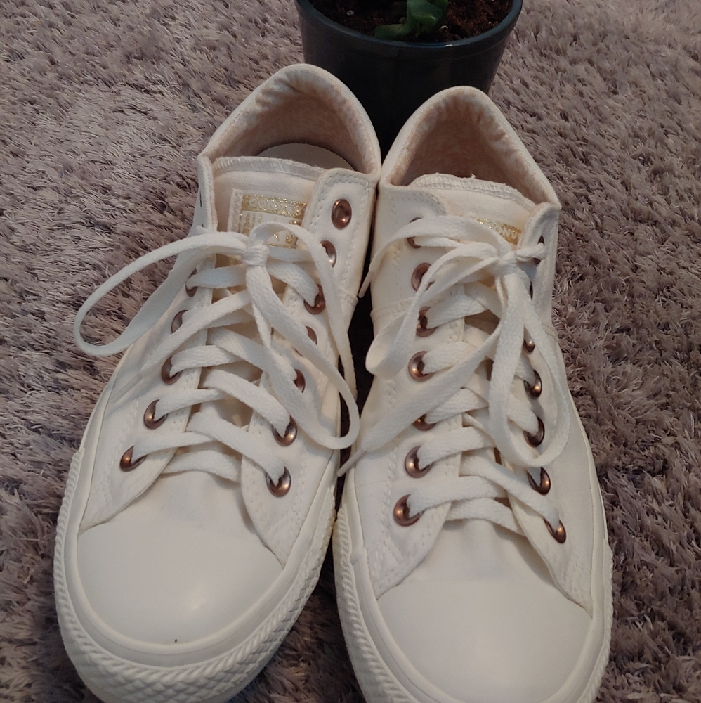 Converse - Picture 2 of 10